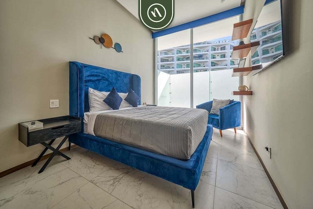 Oceanfront 2BR Condo - Pool - Cevicheria - Beach