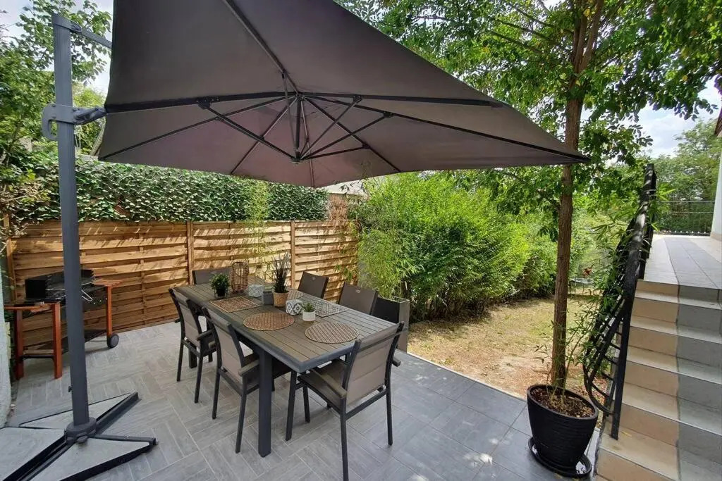 Villa Auxerre luxe Piscine Intérieure proche Paris sans Vis-à-vis