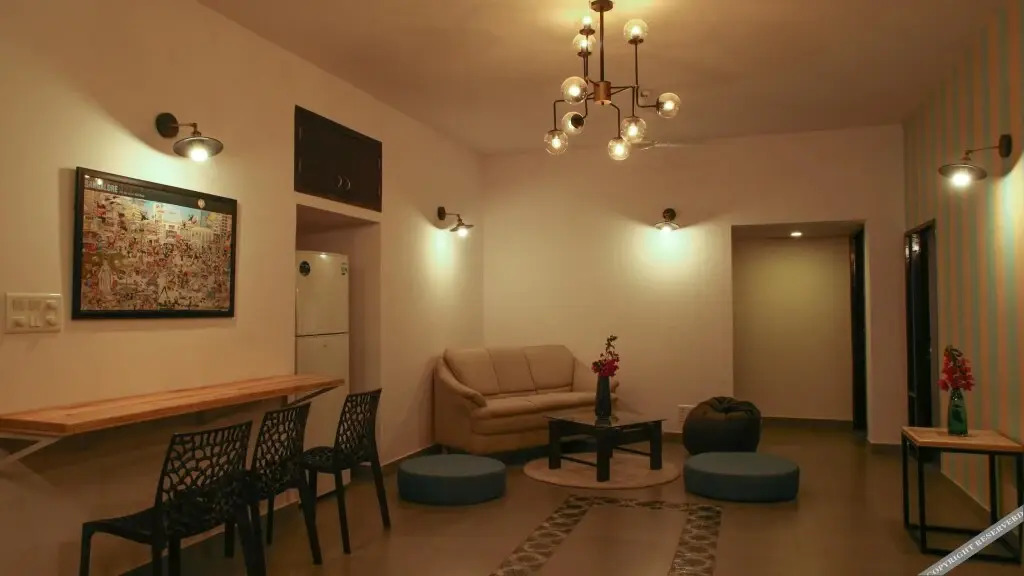 Locul Uptown - Near Bangalore Palace Grounds