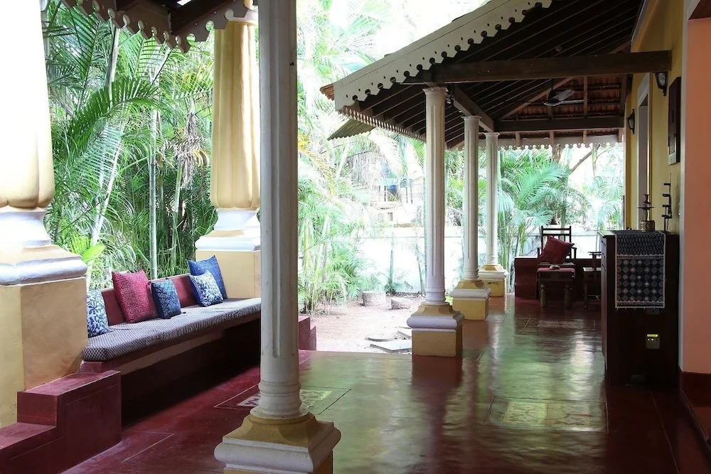 5am Somewhere - Villa Pinhero