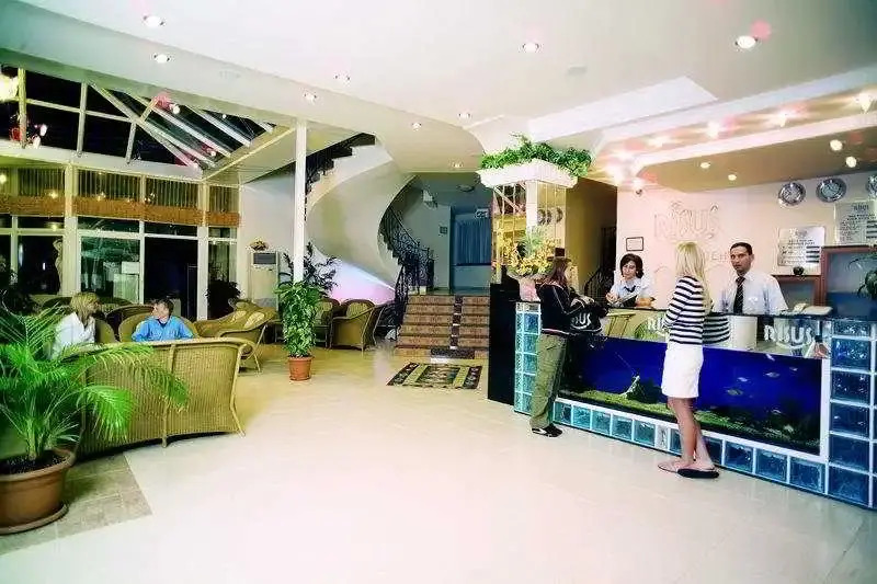Mesut Hotel Family