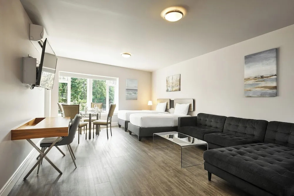 SoLo Suites