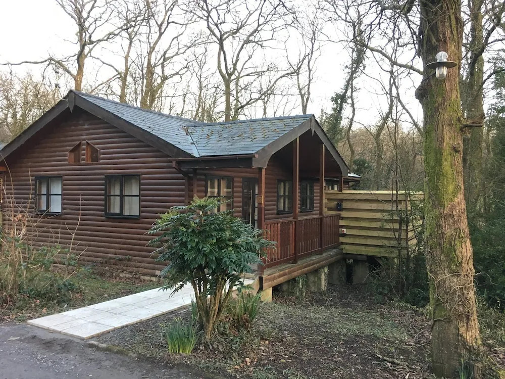 Shrew Lodge-woodland Lodges-Hot Tub-Pembrokeshire-Tenby