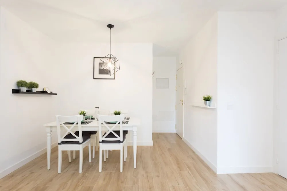 HomeLike Moderm Center Apartment