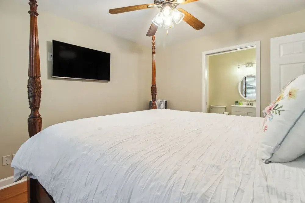 Savannah Home w/ Patio & Grill ~ 2 Mi to Downtown