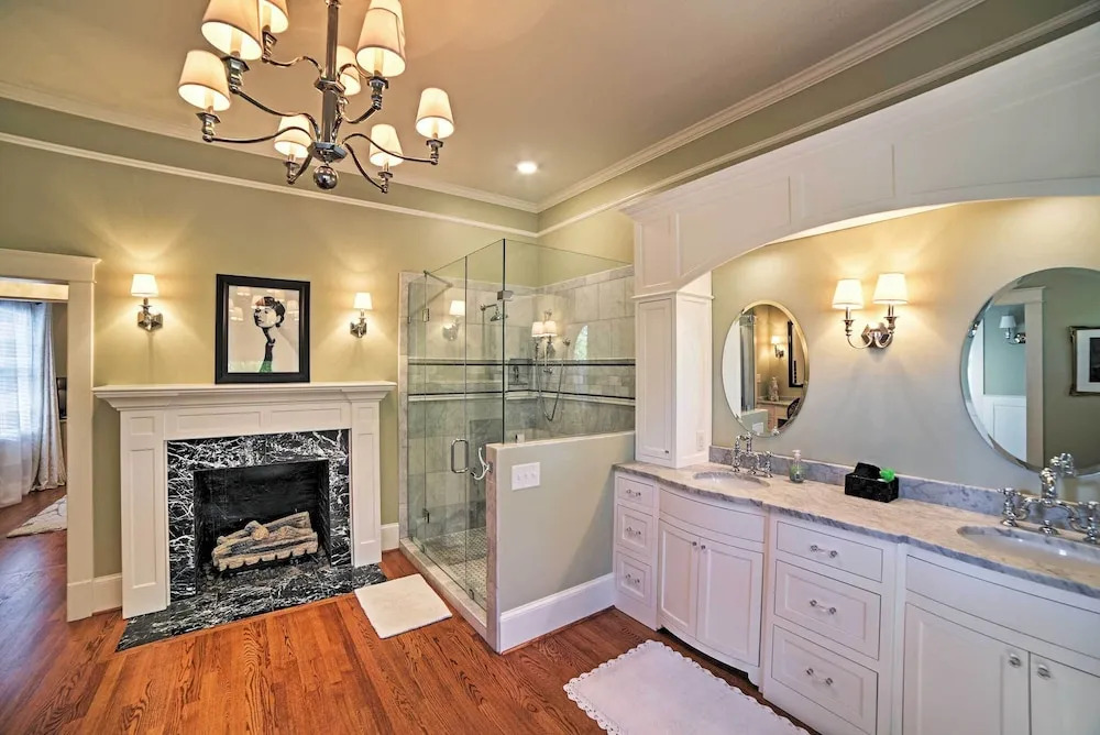 Spacious & Stunning Cleveland Getaway on 1 Acre