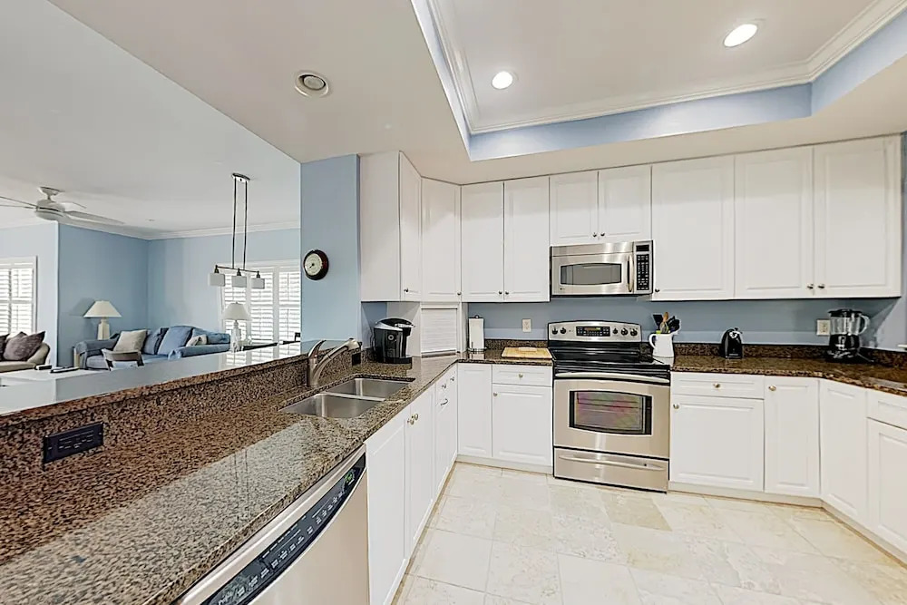 New Listing! Coastal W/ Pool - Walk To Beach 3 Bedroom Condo