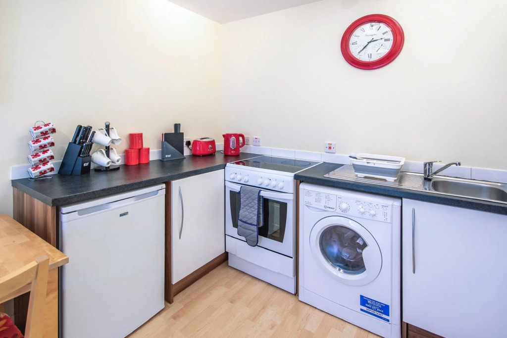 8 Varis Apartments