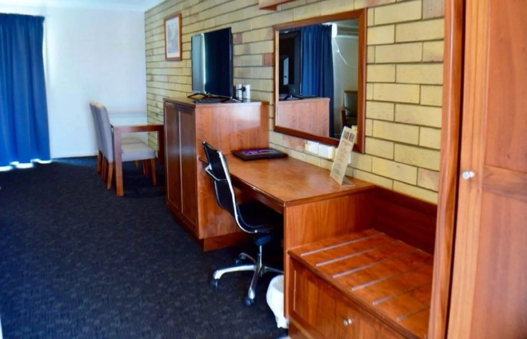 Western Heritage Motor Inn