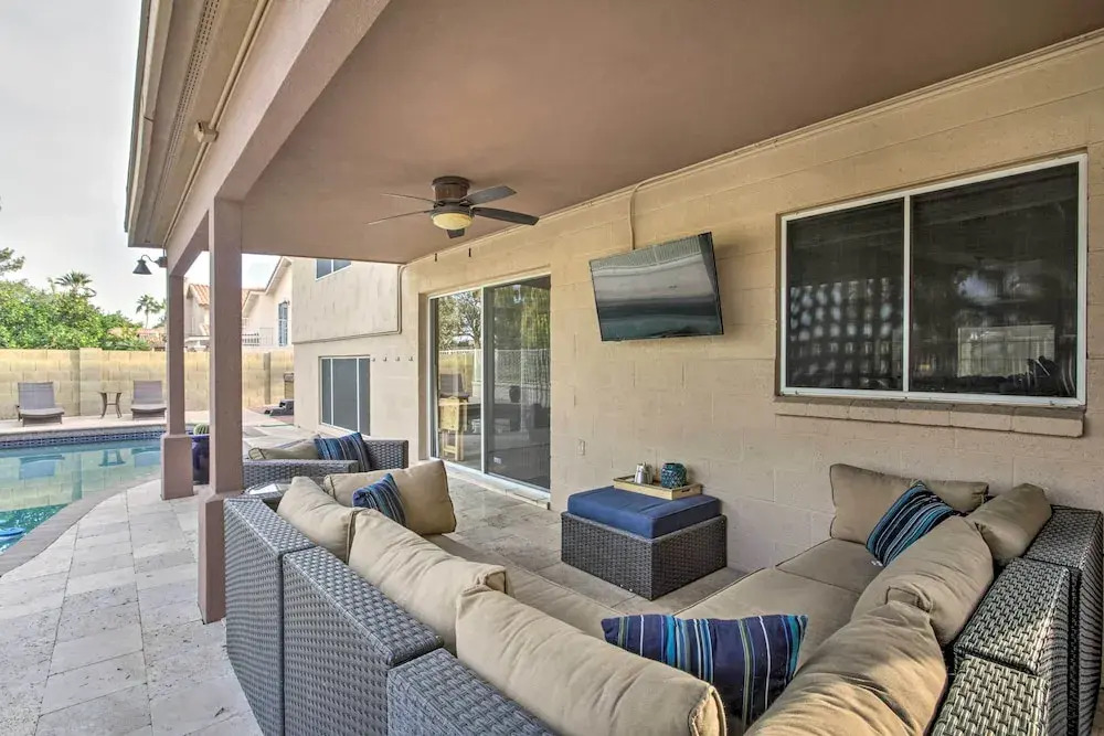 Pool, Golf Course Views: Desert Oasis in Glendale