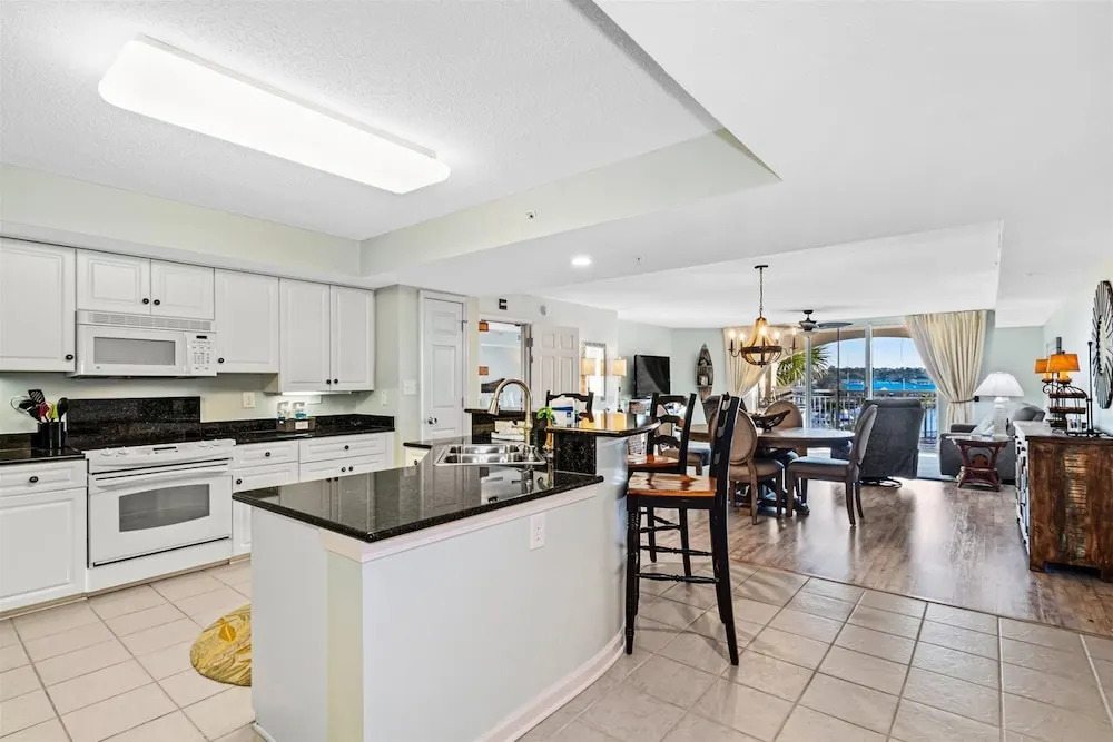 Yacht Club Villas #1-1001