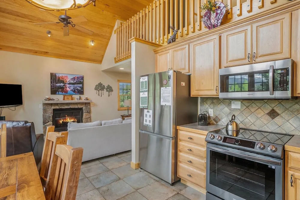 Solitude Bobcat #5- Estes Park 2 Bedroom Condo by RedAwning