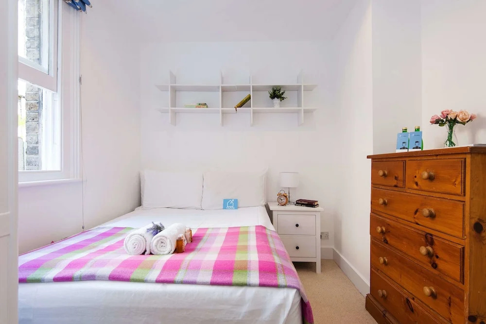 The Homey Shepherd's Bush House - ABE