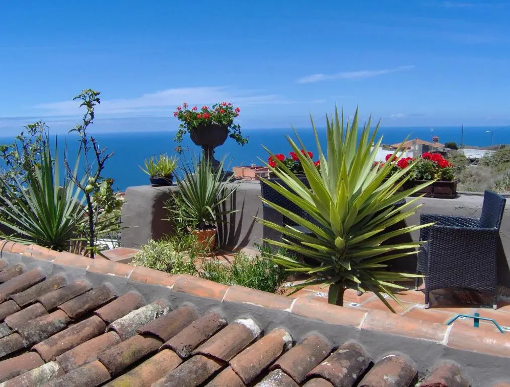 Rustic Holiday Home With Balcony and sea View