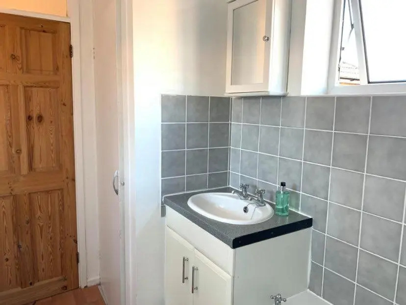 private Parking for 4 Contractors - Sussex Short Lets