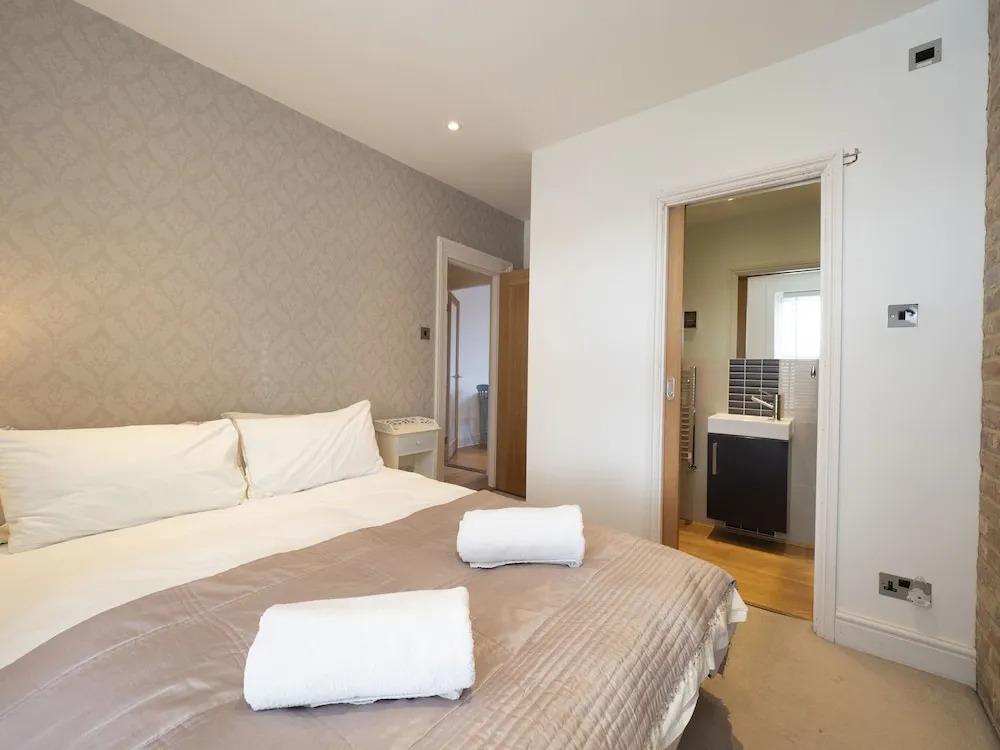 Sail Away - 2-Bed Apartment by the Beach