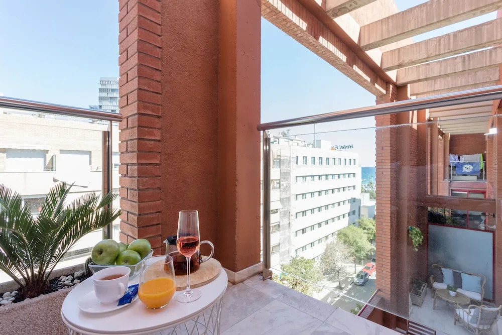 Unique Rentals - Stylish Seafront Duplex