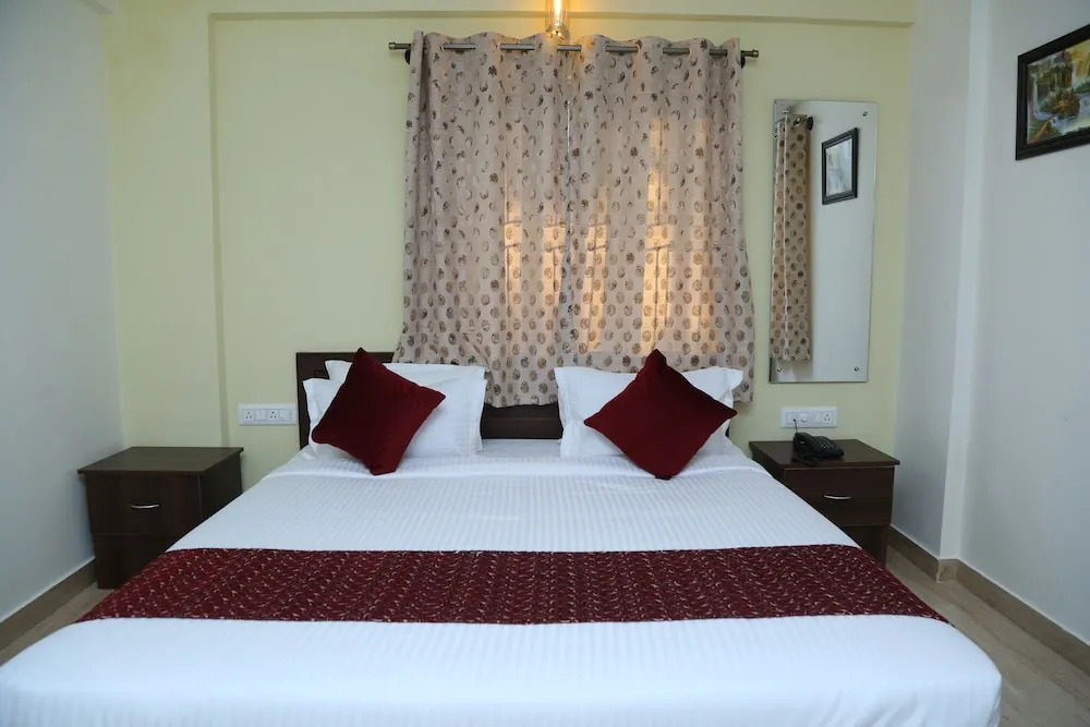SPOT ON 49114 Airport Suites Saver