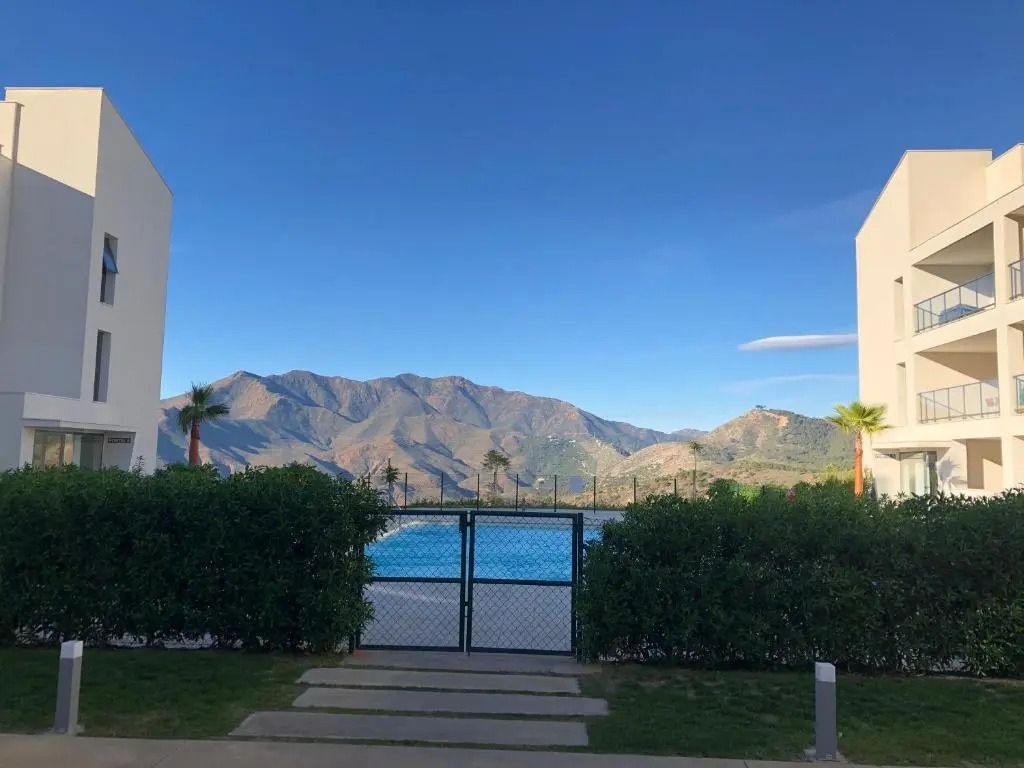 Apartment - Sleeps 4 - Parking - Garden - Pool