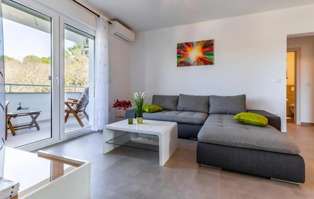 Holiday House emjalemi