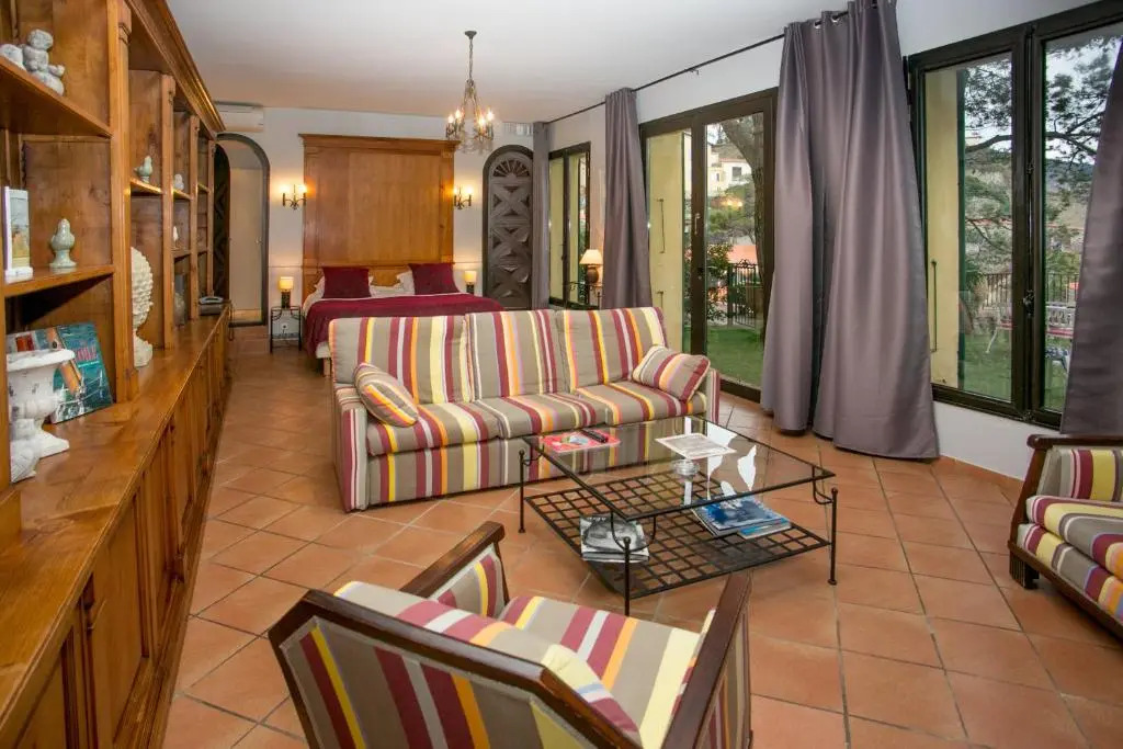 Le Relais Des Trois Mas