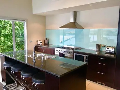Lakeview Heights Luxury Apartment 2