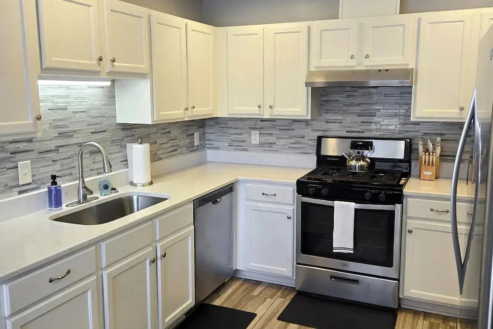Cozy Duplex Spacious Close to Everything