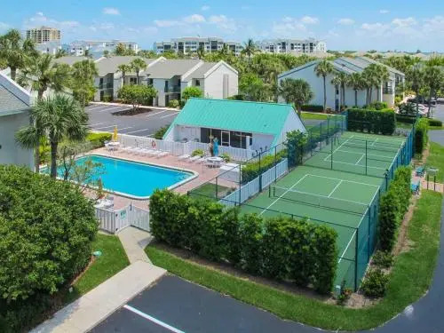Sunny Ocean Village Beach Condo: Community Pool