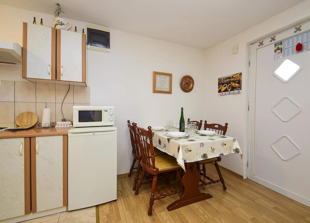 Apartments Mira Vir