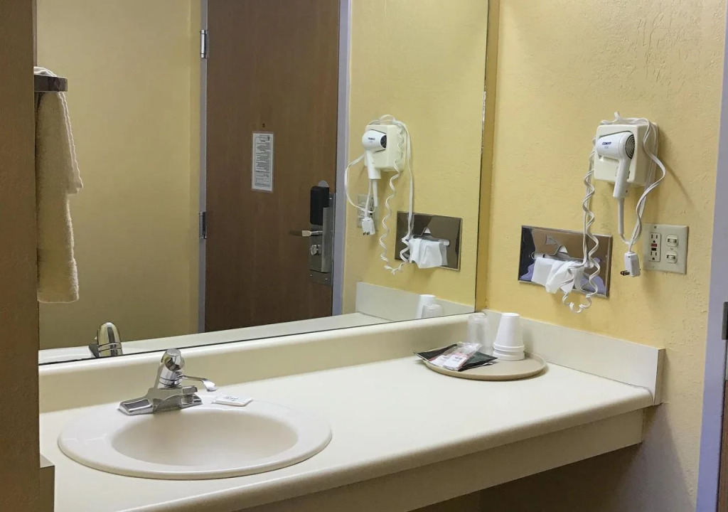 Americas Best Value Inn - Bell Tower