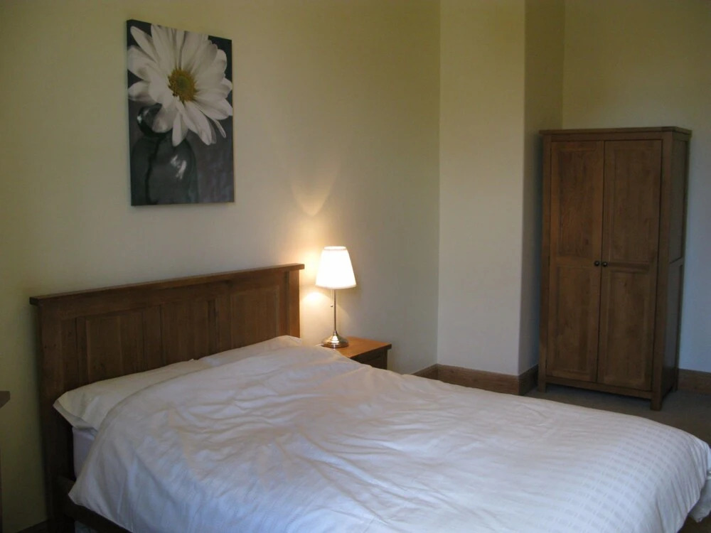 3 Bedroom Flat Near The Meadows Sleeps 6