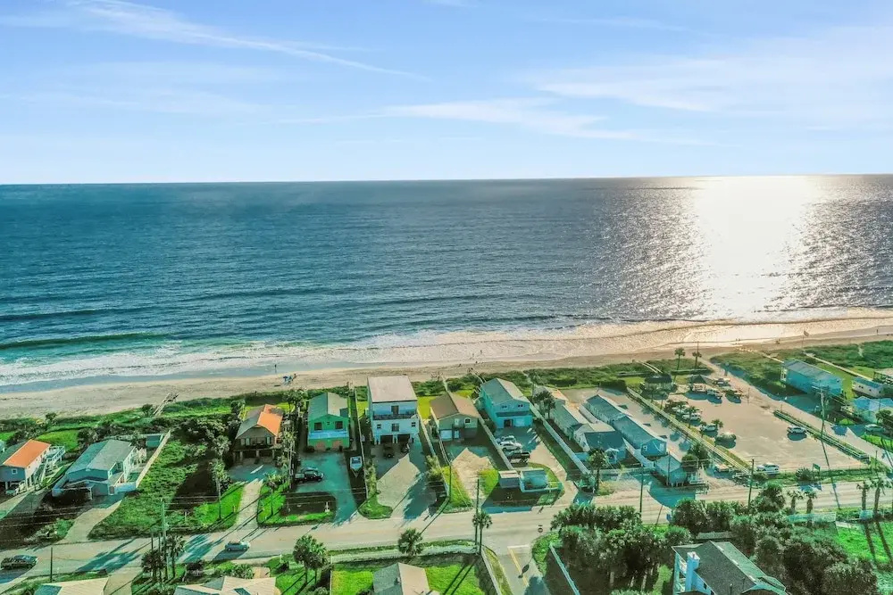 Updated Condo in Oceanfront Building With Private Beach Access - Near Dining