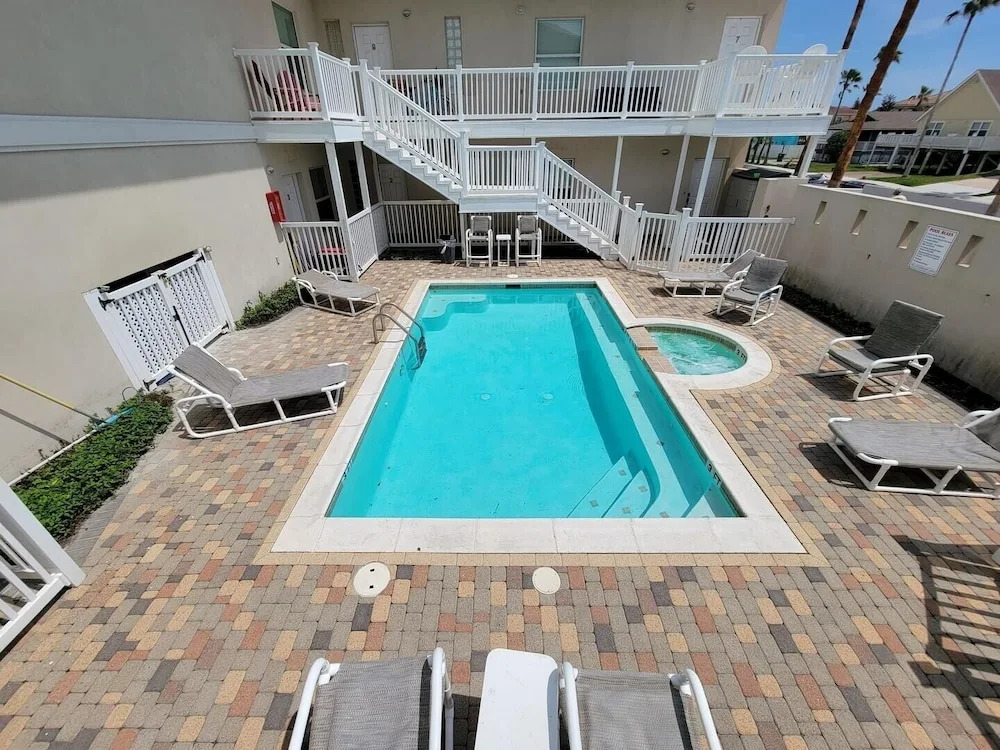 Sparkling Pool Easy Walk to Beach Los Cabos 2 Bedroom Home by Redawning