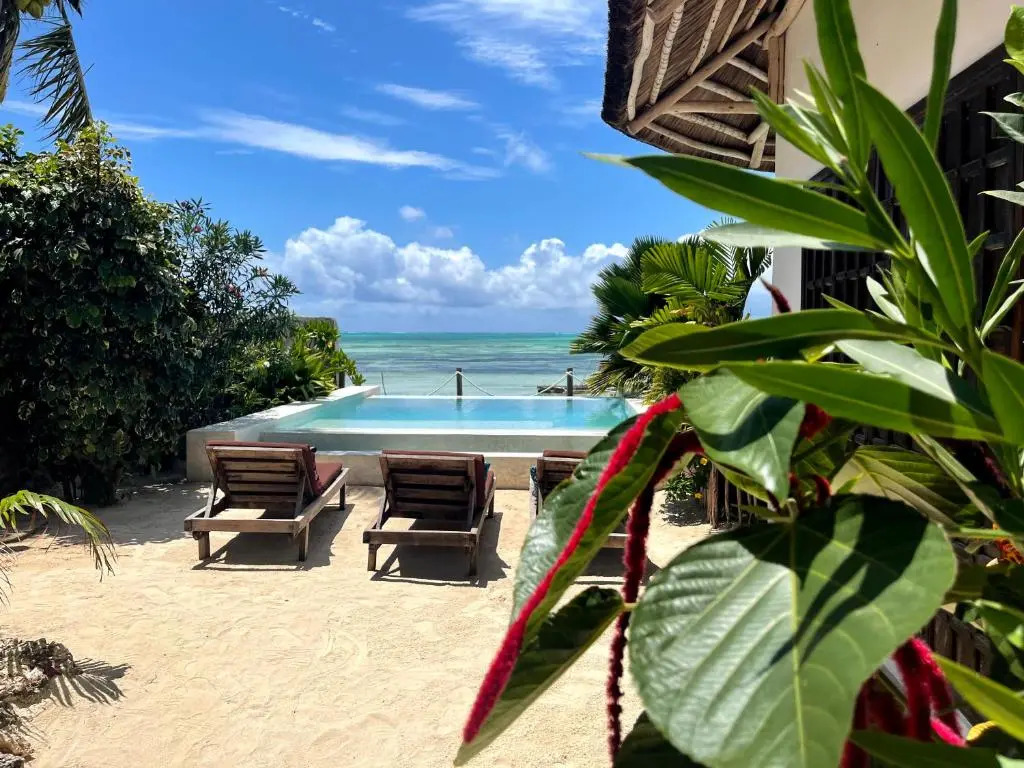 Joya Beach Suites & Villa