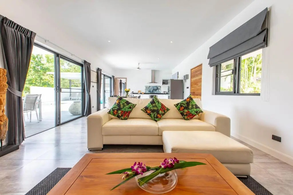 Villa Nirvana 3 Br, 500m from the beach
