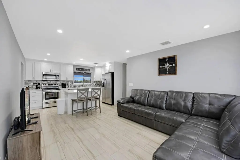 Lake House 1 in Davie