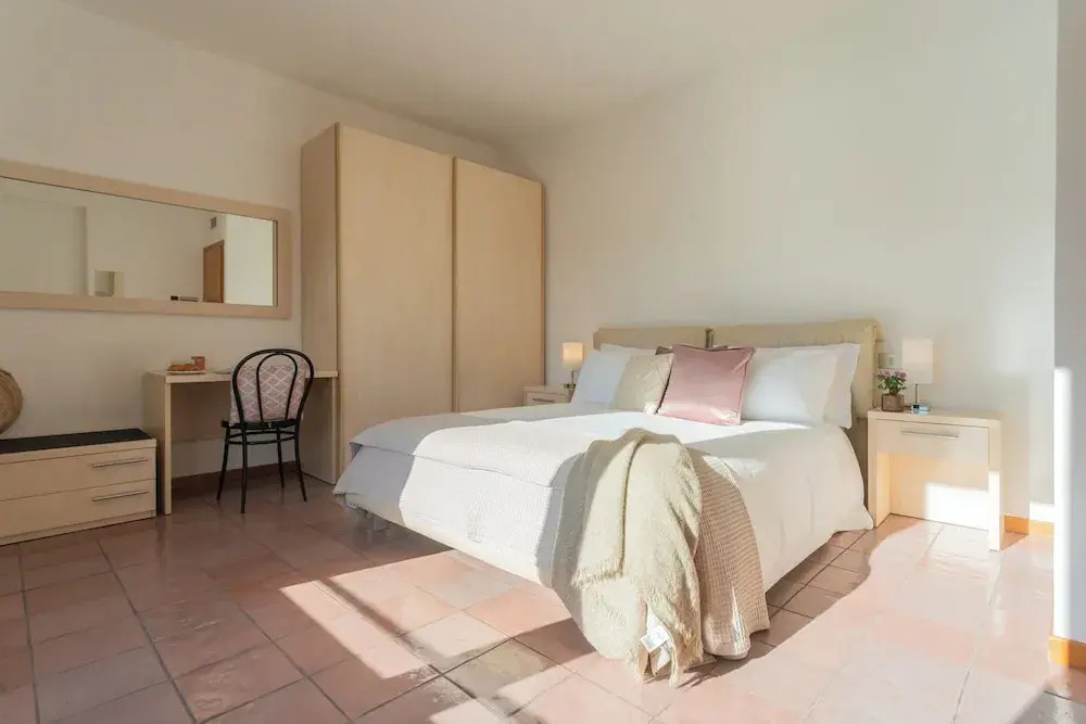 The Writers Nest Waterfront Villa by Rent All Como