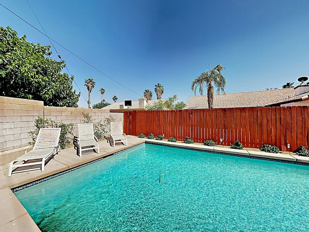 Desert Oasis W/ Private Pool & Spa 4 Bedroom Home