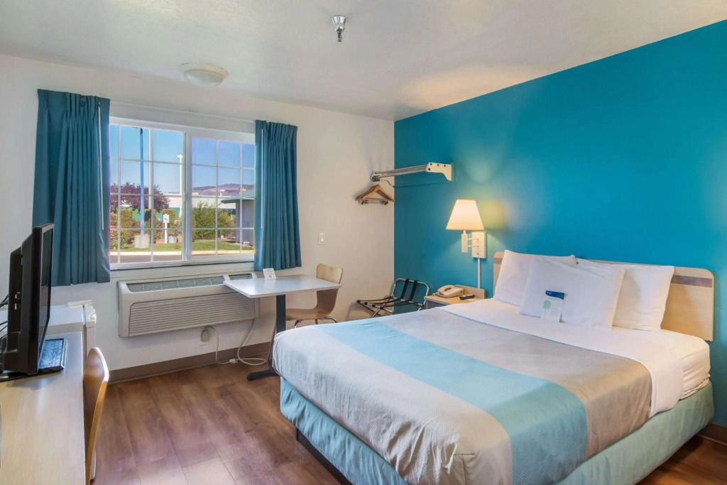 Motel 6-The Dalles, OR