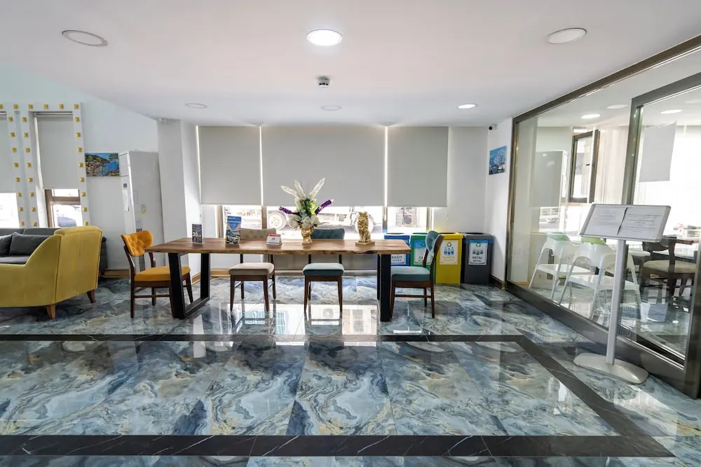 Piyes Otel