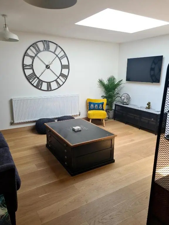 One Bedroom Apartment by Truabode Holiday Lets & Short Lets Newquay, Wifi & Pet Friendly - The Nook