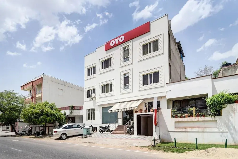 Oyo Flagship 28716 Panchasheel Enclave