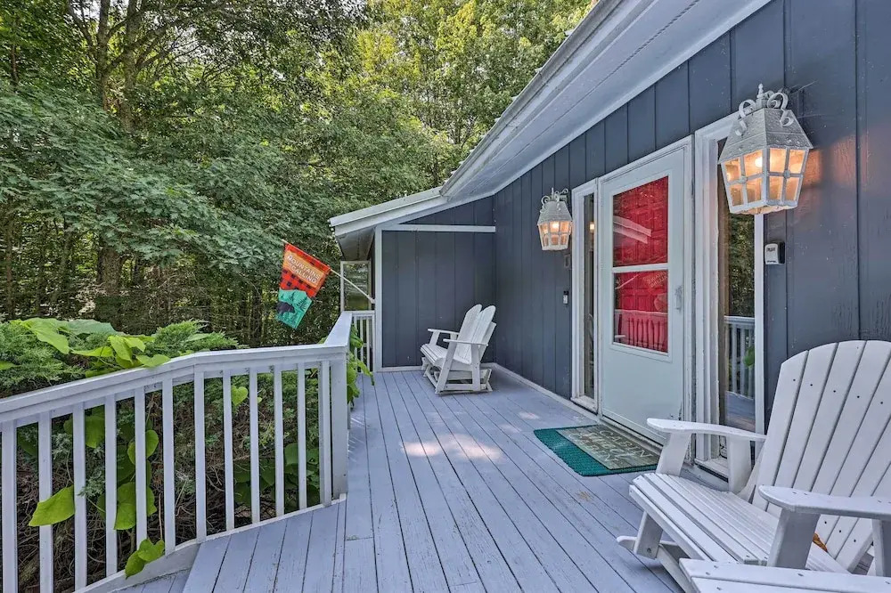 Retro Beech Mountain Home - 2 Mi to Skiing!