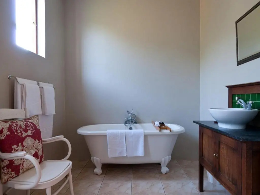 Leeuwenbosch Shearers Lodge - Amakhala Game Reserve
