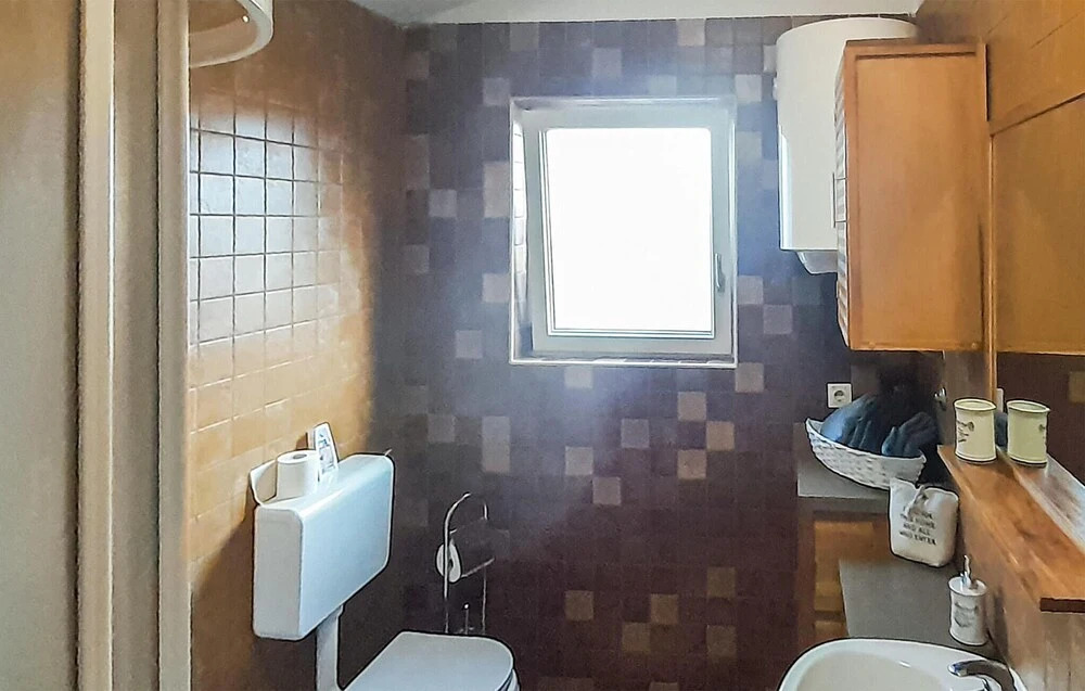 Amazing Apartment in Radosi kod Zbandaja With Wifi and 2 Bedrooms
