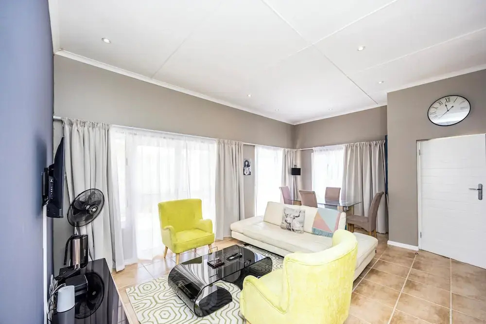 Modern Executive Unit