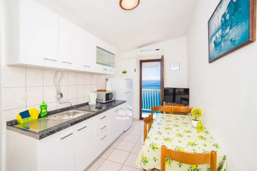Apt Next to the Beach w Balcony and sea View