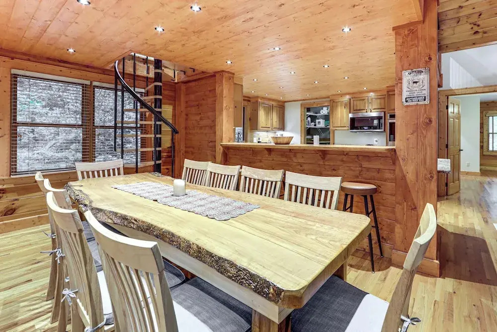 Luxe Smoky Mountains Cabin w/ Hot Tub & Views!