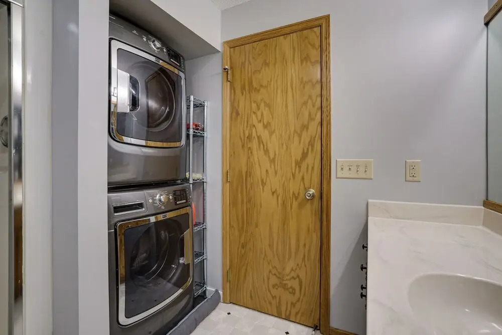 2 Mi to Super Rink: Sporty Group Getaway in Blaine