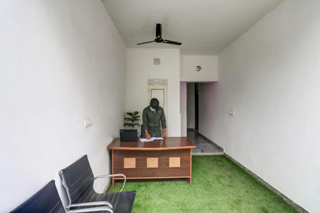 OYO Flagship 82548 Lakra Residency